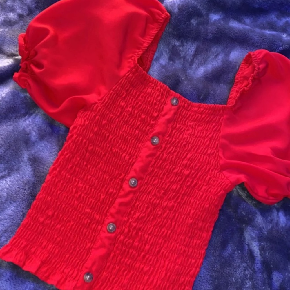 A red puff sleeve women’s top size small